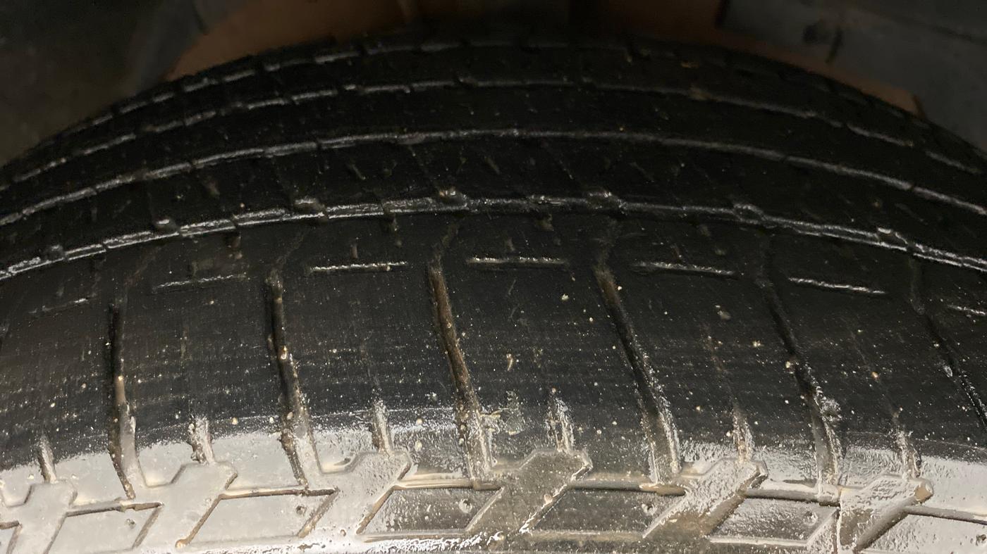 2018 Mahindra XUV500 W7 FWD, Diesel, Manual, 51,431 km, Right Front Tyre Tread