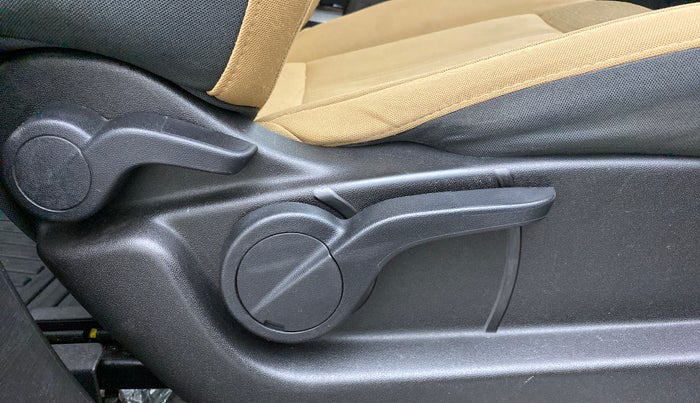 2018 Mahindra XUV500 W7 FWD, Diesel, Manual, 51,431 km, Driver Side Adjustment Panel