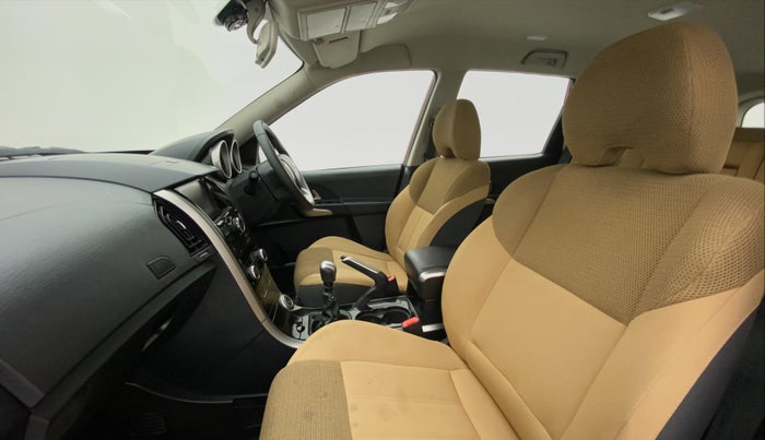 2018 Mahindra XUV500 W7 FWD, Diesel, Manual, 51,431 km, Right Side Front Door Cabin