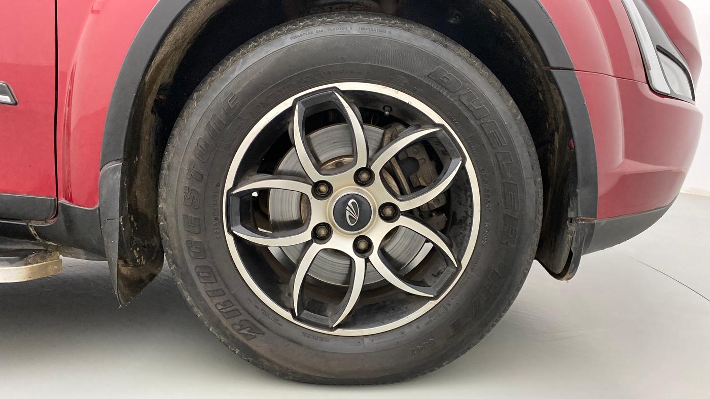 2018 Mahindra XUV500 W7 FWD, Diesel, Manual, 51,431 km, Right Front Wheel