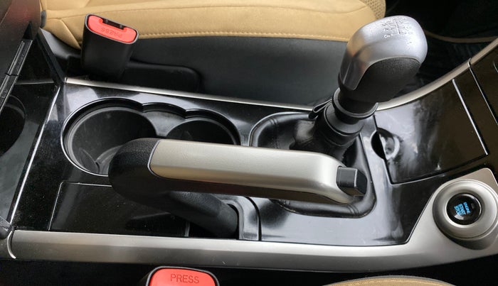 2018 Mahindra XUV500 W7 FWD, Diesel, Manual, 51,431 km, Gear Lever