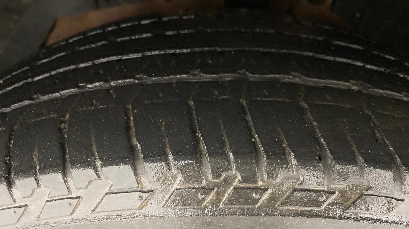 2018 Mahindra XUV500 W7 FWD, Diesel, Manual, 51,431 km, Left Front Tyre Tread