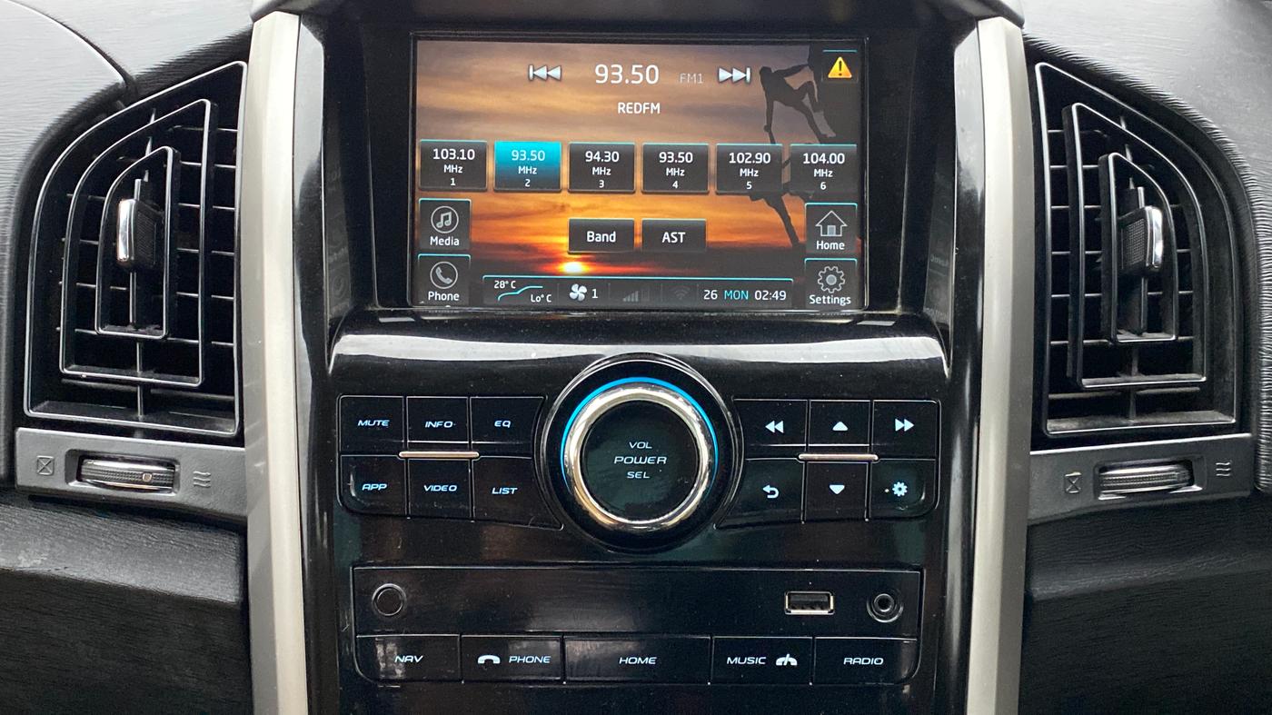 2018 Mahindra XUV500 W7 FWD, Diesel, Manual, 51,431 km, Infotainment System