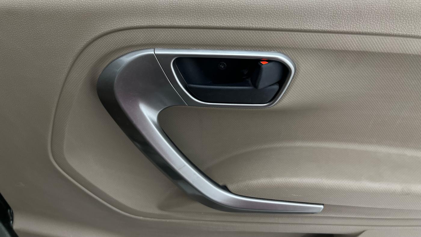 2021 Mahindra BOLERO NEO N 10, Diesel, Manual, 47,524 km, Driver Side Door Panels Control