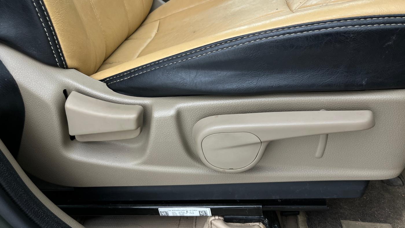 2021 Mahindra BOLERO NEO N 10, Diesel, Manual, 47,524 km, Driver Side Adjustment Panel
