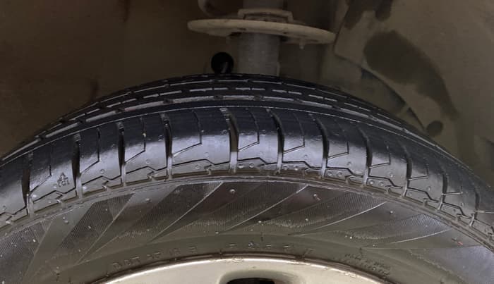 2016 Maruti Baleno ZETA CVT PETROL 1.2, Petrol, Automatic, 79,233 km, Right Front Tyre Tread