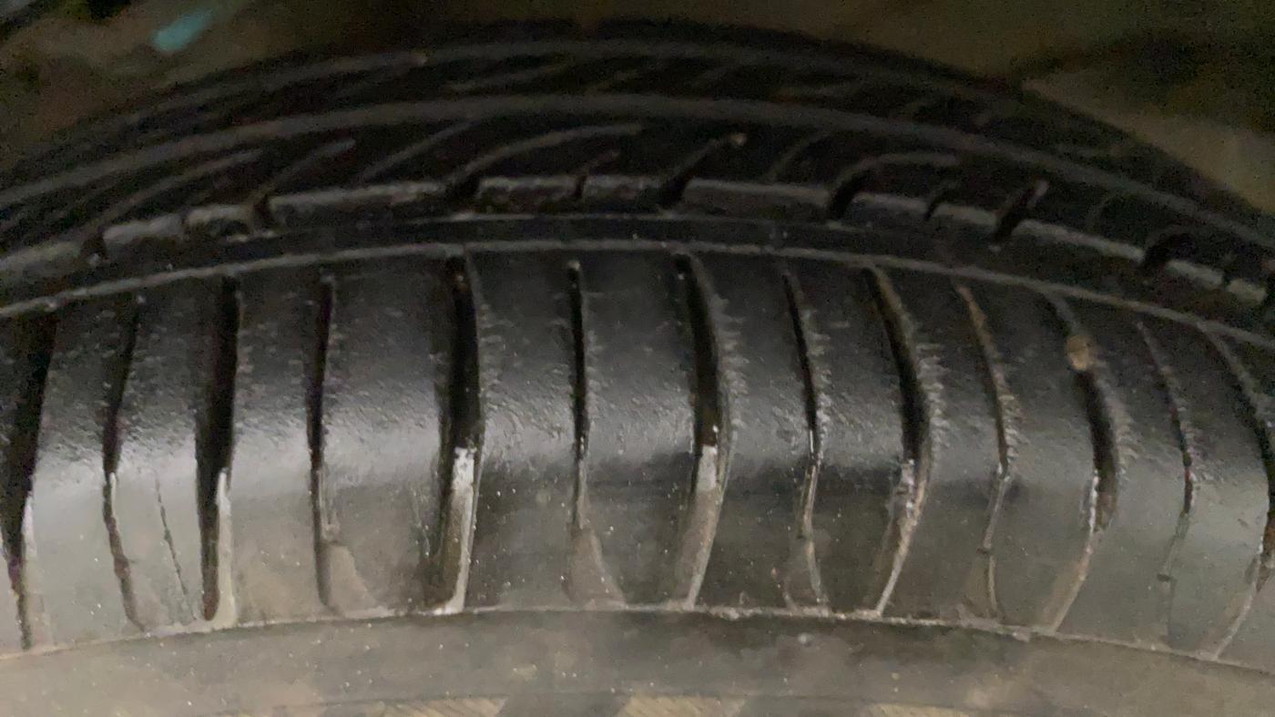 2013 Maruti Wagon R 1.0 VXI, Petrol, Manual, 25,596 km, Left Front Tyre Tread