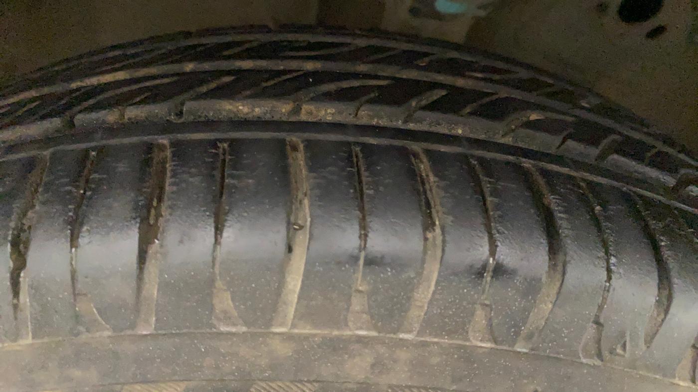 2013 Maruti Wagon R 1.0 VXI, Petrol, Manual, 25,596 km, Right Rear Tyre Tread
