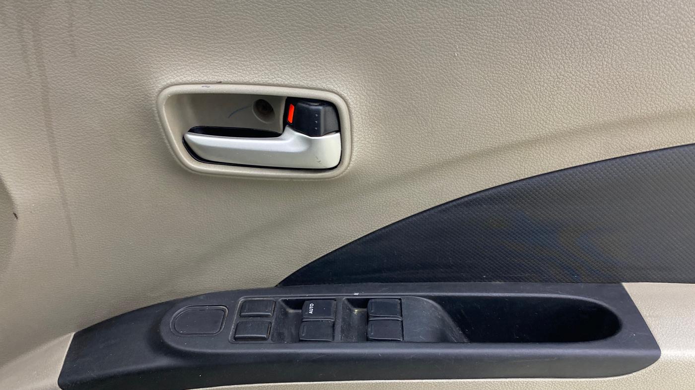 2016 Maruti Celerio VXI CNG, CNG, Manual, 82,751 km, Driver Side Door Panels Control