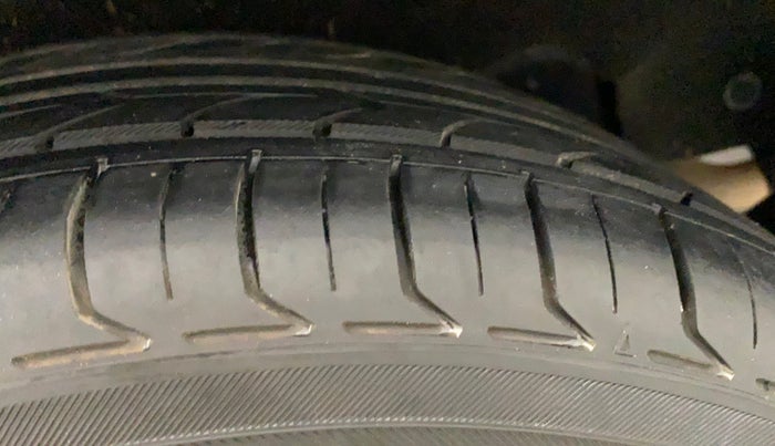 2017 Maruti Baleno ZETA PETROL 1.2, Petrol, Manual, 1,15,870 km, Right Rear Tyre Tread