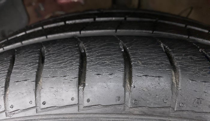 2019 Hyundai NEW SANTRO 1.1 SPORTZ MT CNG, CNG, Manual, 21,352 km, Left Front Tyre Tread
