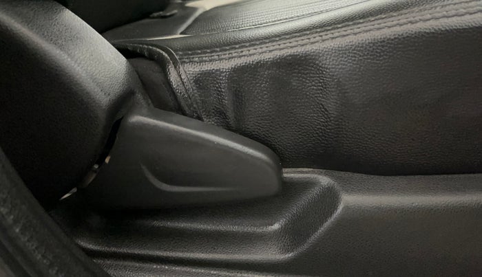 2019 Renault Kwid RXL, Petrol, Manual, 40,949 km, Driver Side Adjustment Panel