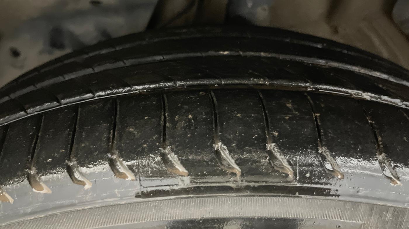 2019 MG HECTOR SHARP 1.5 DCT PETROL, Petrol, Automatic, 1,04,024 km, Left Front Tyre Tread