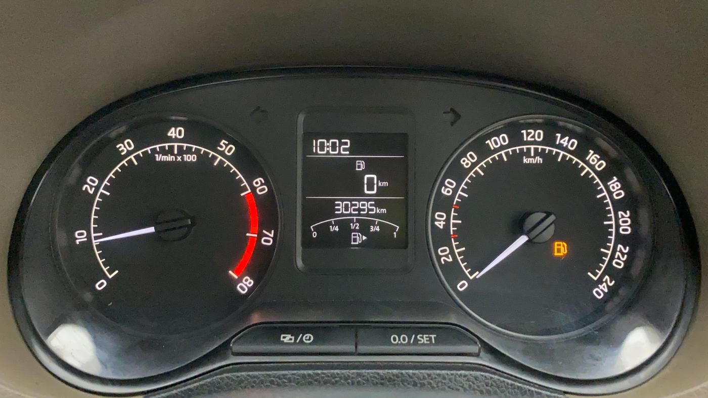 2015 Skoda Rapid AMBITION 1.6 MPI MT PLUS, Petrol, Manual, 30,429 km, Odometer Image