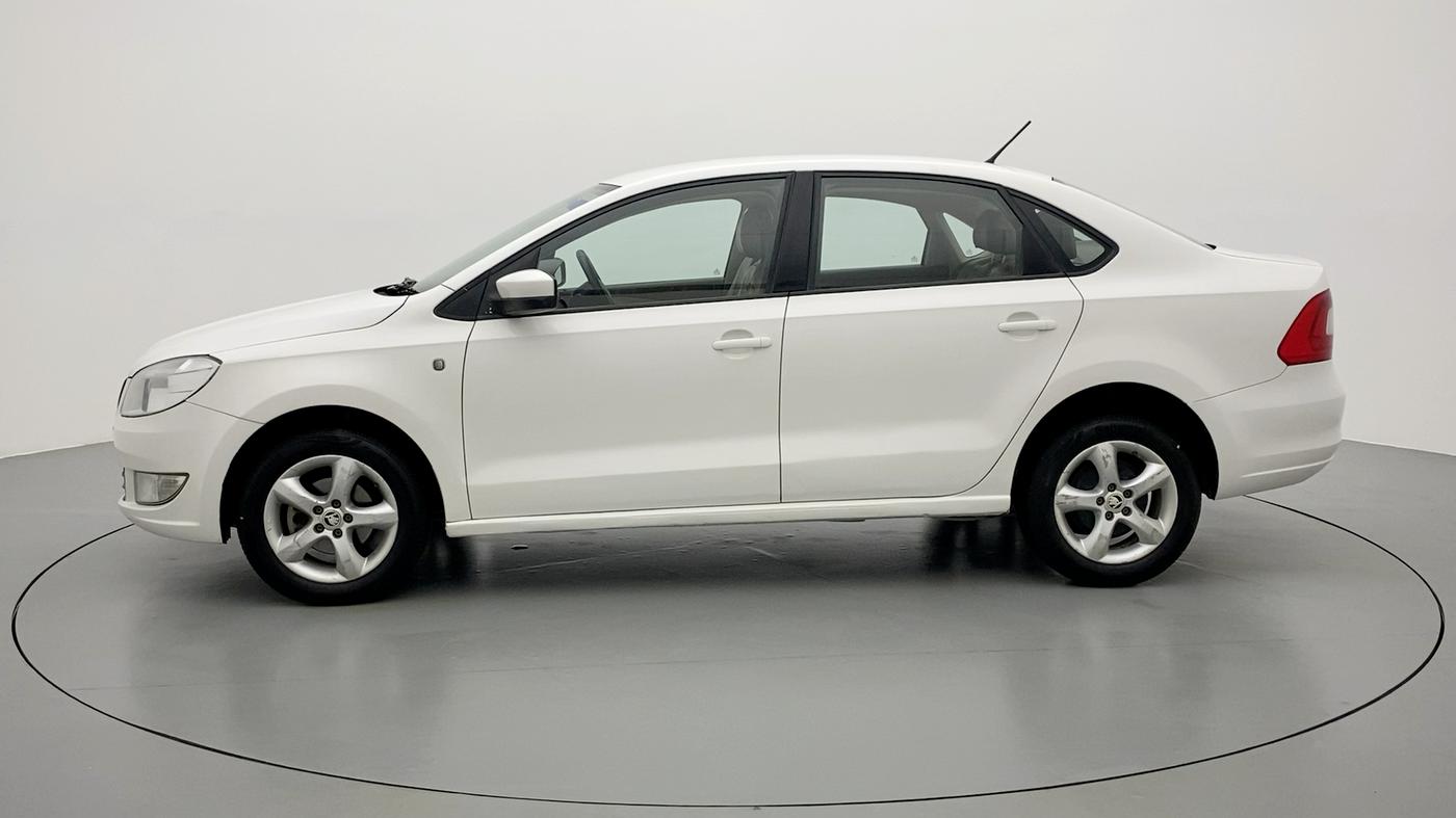 2015 Skoda Rapid AMBITION 1.6 MPI MT PLUS, Petrol, Manual, 30,429 km, Left Side