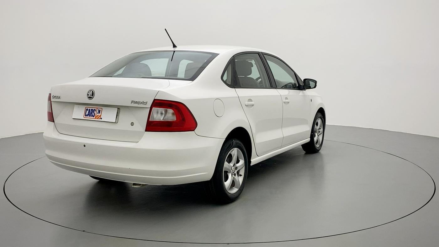 2015 Skoda Rapid AMBITION 1.6 MPI MT PLUS, Petrol, Manual, 30,429 km, Right Back Diagonal