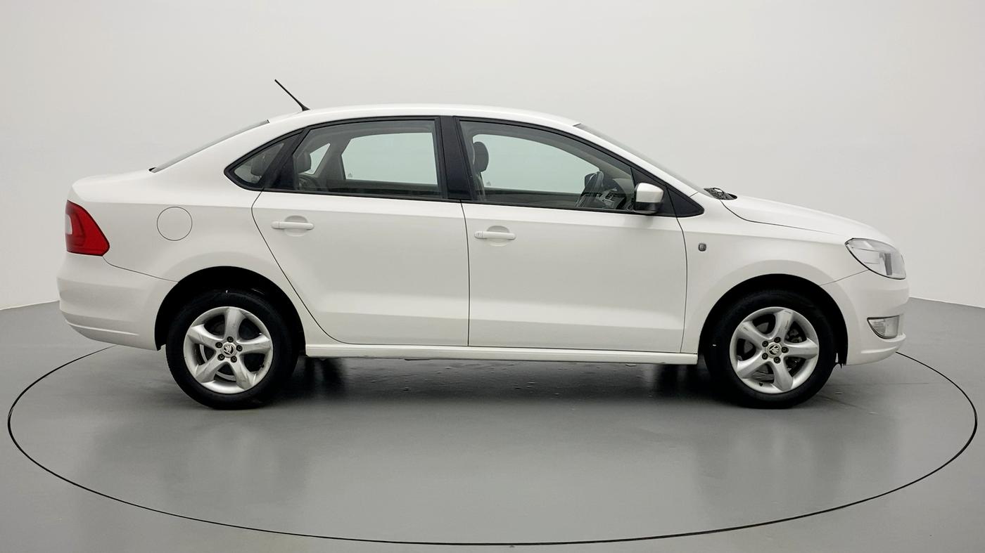 2015 Skoda Rapid AMBITION 1.6 MPI MT PLUS, Petrol, Manual, 30,429 km, Right Side View
