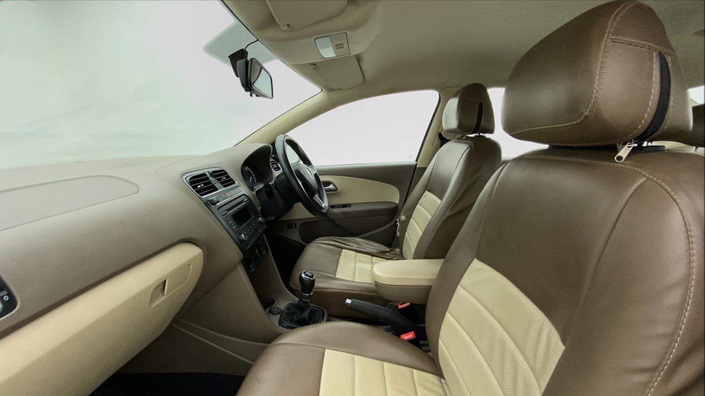 2015 Skoda Rapid AMBITION 1.6 MPI MT PLUS, Petrol, Manual, 30,429 km, Right Side Front Door Cabin