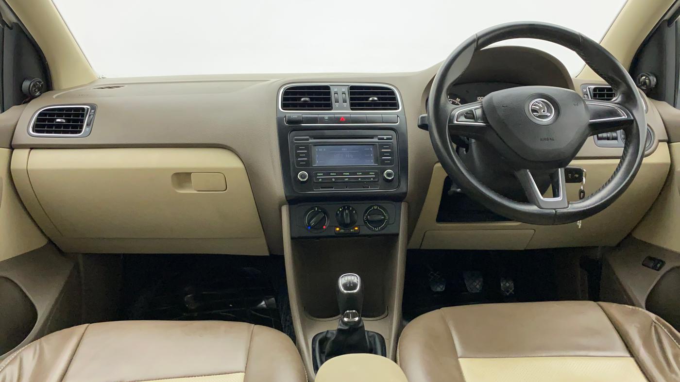 2015 Skoda Rapid AMBITION 1.6 MPI MT PLUS, Petrol, Manual, 30,429 km, Dashboard