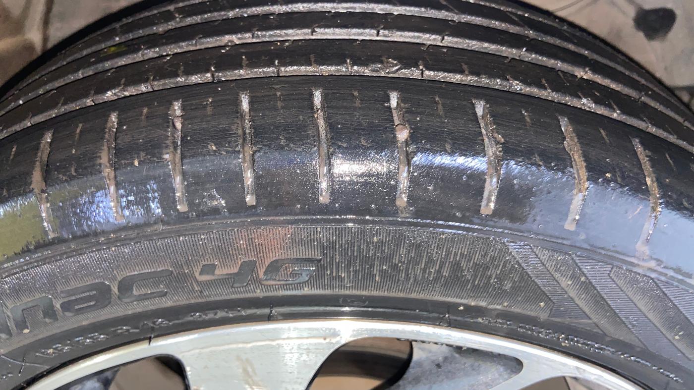 2021 Maruti Baleno ALPHA CVT PETROL 1.2, Petrol, Automatic, 57,156 km, Right Front Tyre Tread