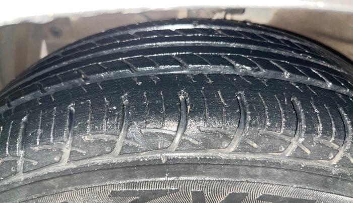2020 Maruti Ciaz DELTA 1.5 SHVS MT PETROL, Petrol, Manual, 24,200 km, Left Front Tyre Tread