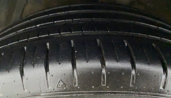2021 Maruti Ciaz ALPHA 1.5 AT SHVS, Petrol, Automatic, 10,201 km, Right Rear Tyre Tread