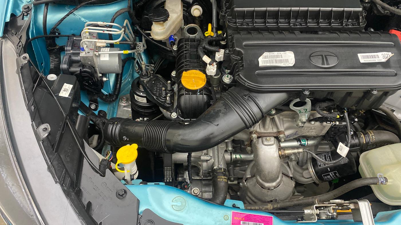 2025 Tata Tiago XTA PETROL, Petrol, Automatic, 16,589 km, Engine View - Right