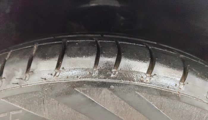 2013 Hyundai i10 MAGNA 1.2, Petrol, Manual, 45,915 km, Right Front Tyre Tread