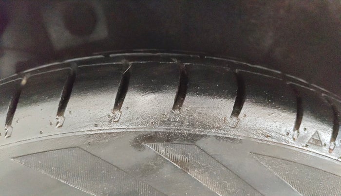 2013 Hyundai i10 MAGNA 1.2, Petrol, Manual, 45,915 km, Right Rear Tyre Tread