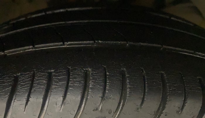 2020 Maruti Baleno DELTA PETROL 1.2, Petrol, Manual, 50,806 km, Right Front Tyre Tread