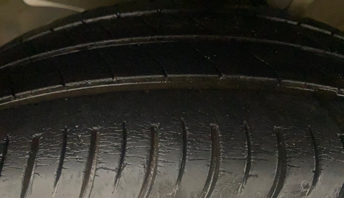 2020 Maruti Baleno DELTA PETROL 1.2, Petrol, Manual, 50,806 km, Left Front Tyre Tread