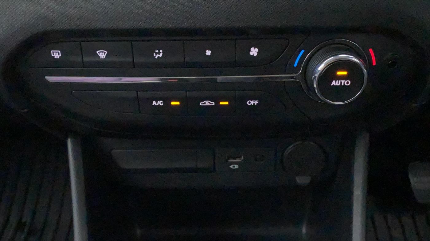 2022 Tata PUNCH CREATIVE  AMT, Petrol, Automatic, 27,268 km, Automatic Climate Control