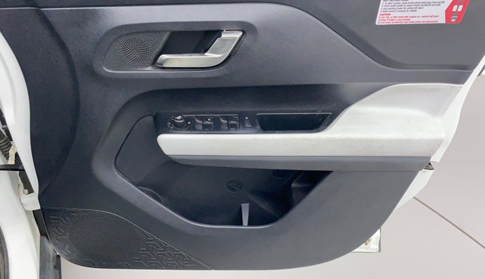 2022 Tata PUNCH CREATIVE  AMT, Petrol, Automatic, 27,268 km, Driver Side Door Panels Control
