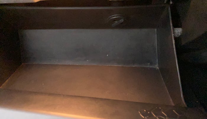 2022 Tata PUNCH CREATIVE  AMT, Petrol, Automatic, 27,268 km, Cooled Glove Box