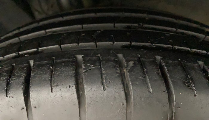 2022 Tata PUNCH CREATIVE  AMT, Petrol, Automatic, 27,268 km, Right Front Tyre Tread