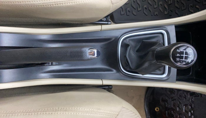 2022 Maruti Ciaz ZETA 1.5 SHVS MT PETROL, Petrol, Manual, 43,844 km, Gear Lever