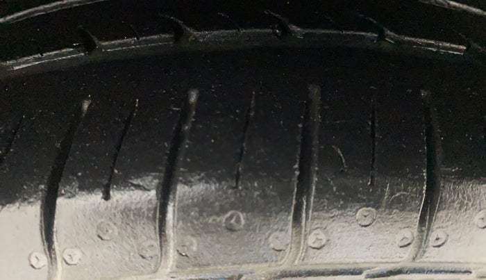 2022 Maruti Ciaz ZETA 1.5 SHVS MT PETROL, Petrol, Manual, 43,844 km, Left Front Tyre Tread