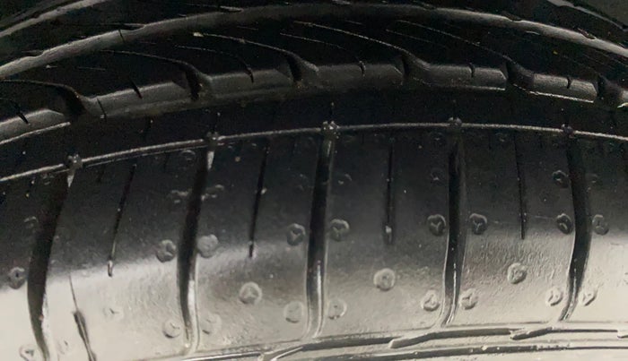 2022 Maruti Ciaz ZETA 1.5 SHVS MT PETROL, Petrol, Manual, 43,844 km, Left Rear Tyre Tread