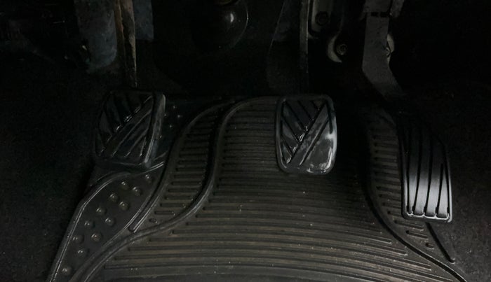 2015 Maruti Swift VXI, Petrol, Manual, 62,671 km, Pedals
