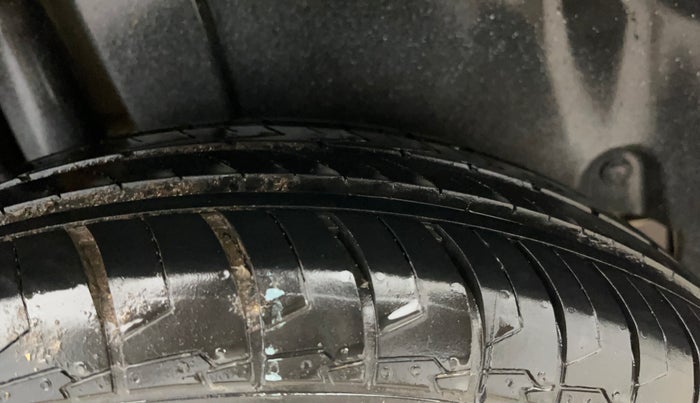 2015 Maruti Swift VXI, Petrol, Manual, 62,671 km, Right Rear Tyre Tread