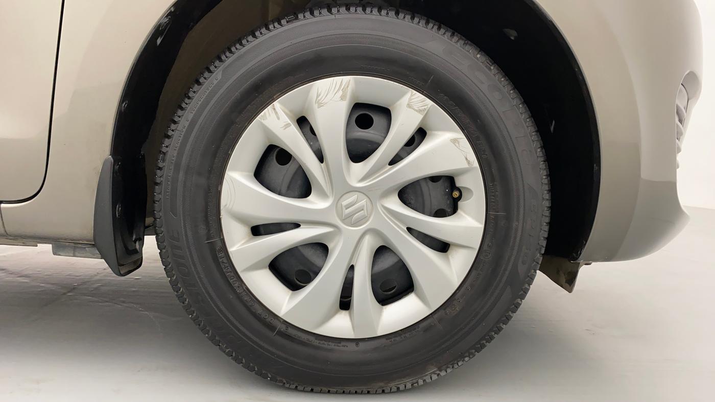 2019 Maruti Swift VXI D, Petrol, Manual, 19,837 km, Right Front Wheel