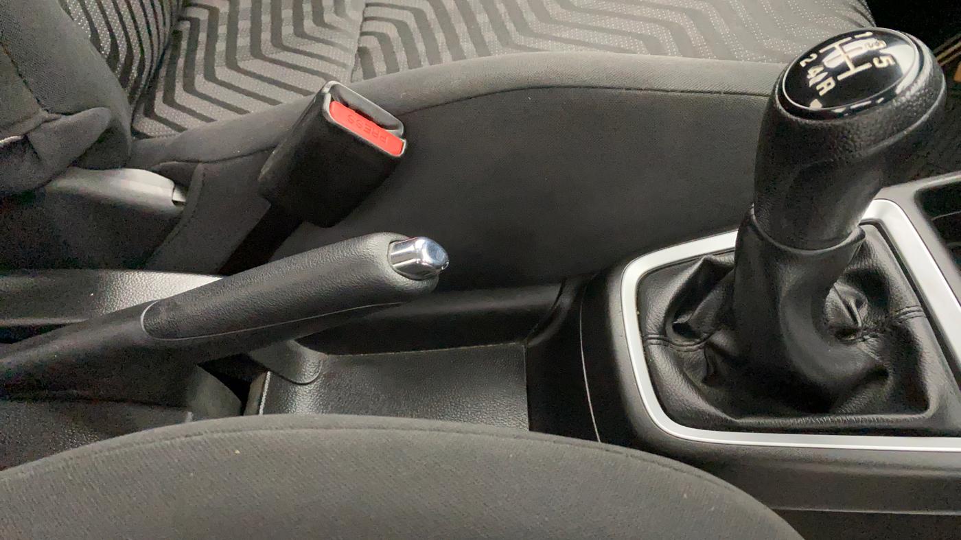 2019 Maruti Swift VXI D, Petrol, Manual, 19,837 km, Gear Lever