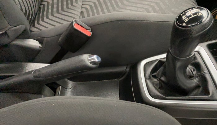 2019 Maruti Swift VXI D, Petrol, Manual, 19,837 km, Gear Lever