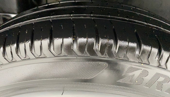 2019 Maruti Swift VXI D, Petrol, Manual, 19,837 km, Right Rear Tyre Tread