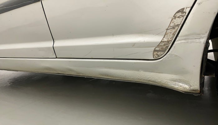 2010 Maruti Swift Dzire VXI, Petrol, Manual, 91,136 km, Left running board - Slightly dented