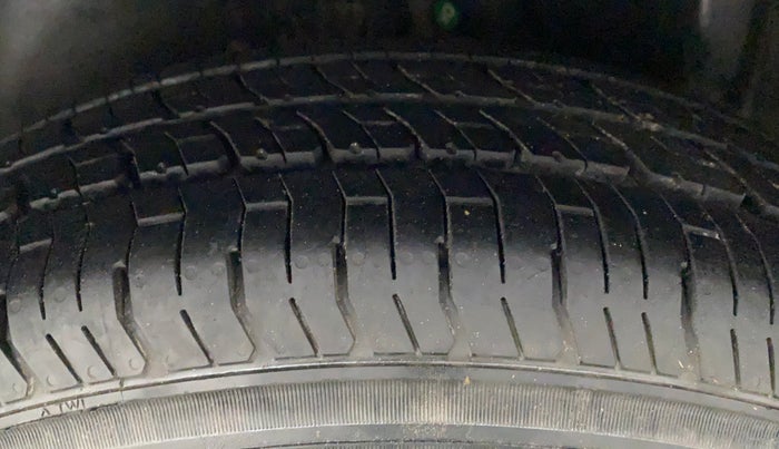 2010 Maruti Swift Dzire VXI, Petrol, Manual, 91,136 km, Left Rear Tyre Tread