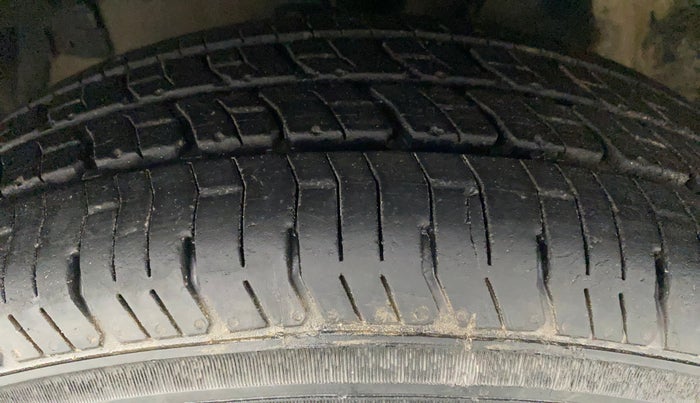 2010 Maruti Swift Dzire VXI, Petrol, Manual, 91,136 km, Left Front Tyre Tread