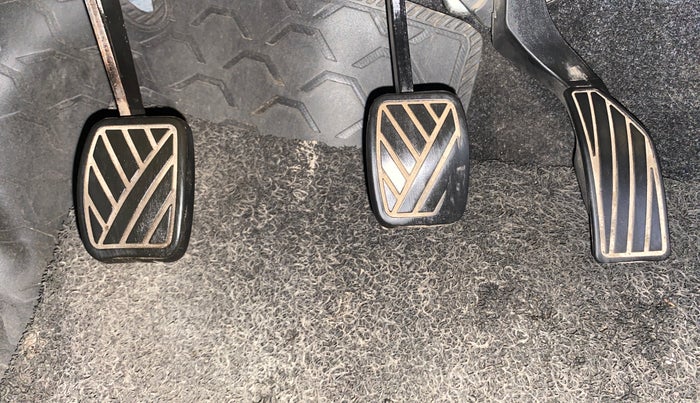 2014 Maruti Swift VXI, Petrol, Manual, 81,684 km, Pedals