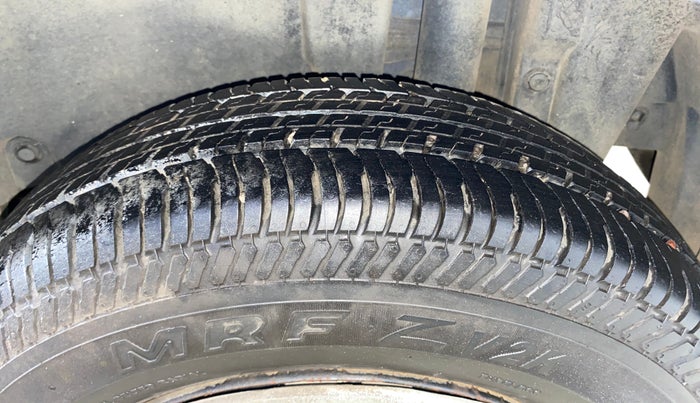 2014 Maruti Swift VXI, Petrol, Manual, 81,684 km, Left Rear Tyre Tread