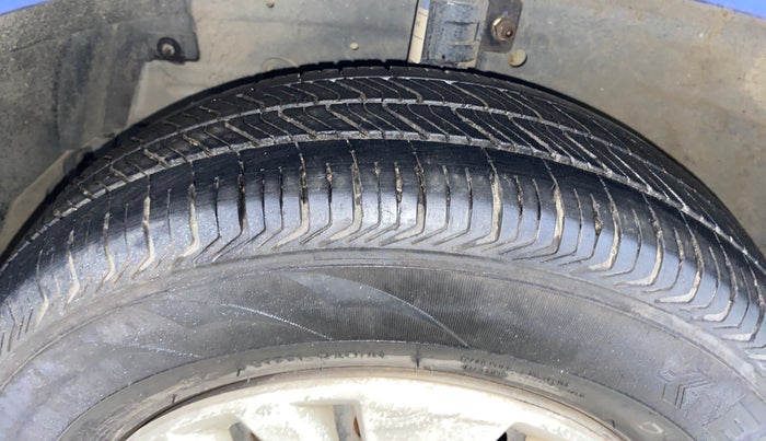 2014 Maruti Swift VXI, Petrol, Manual, 81,684 km, Left Front Tyre Tread